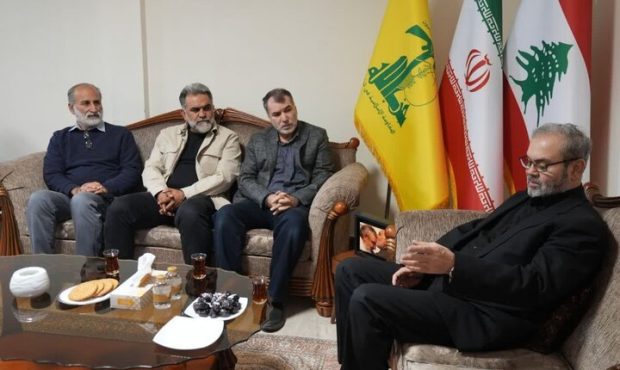 هنرمندان به دیدار نماینده حزبالله در ایران رفتند هنرمندان به دیدار نماینده حزبالله در ایران رفتند