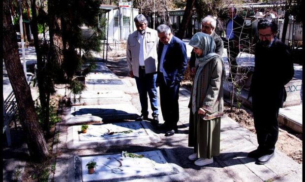 آغاز سال کاری معاونت هنری ارشاد با ادای احترام به شهدا و هنرمندان