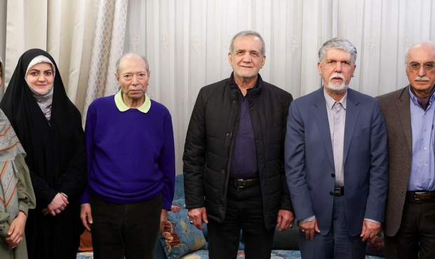 دیدار رئیسجمهور با علی نصیریان دیدار رئیسجمهور با علی نصیریان