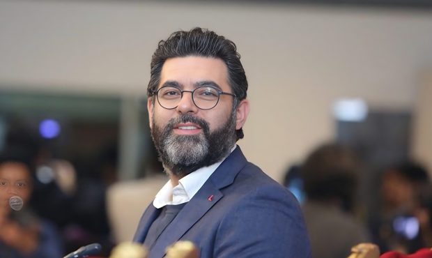 مصطفی کیایی پشت دوربین «شغل شریف» مصطفی کیایی پشت دوربین «شغل شریف»