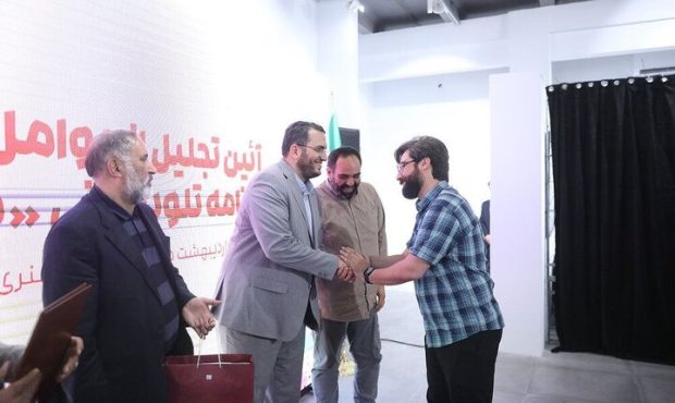 تجلیل از عوامل «دو نقطه» با حضور رئیس حوزه هنری و مدیر شبکه دو