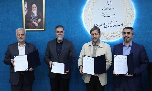 تفاهمنامه فارابی و شهرداری اصفهان برای برگزاری جشنواره فیلمهای کودکان و نوجوانان تفاهمنامه فارابی و شهرداری اصفهان برای برگزاری جشنواره فیلمهای کودکان و نوجوانان