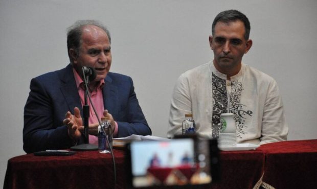 واکنش وکیل خانواده خلج در نشست نقد مستند: نگاهی به پروندههای مشابه ضروری است واکنش وکیل خانواده خلج در نشست نقد مستند: نگاهی به پروندههای مشابه ضروری است