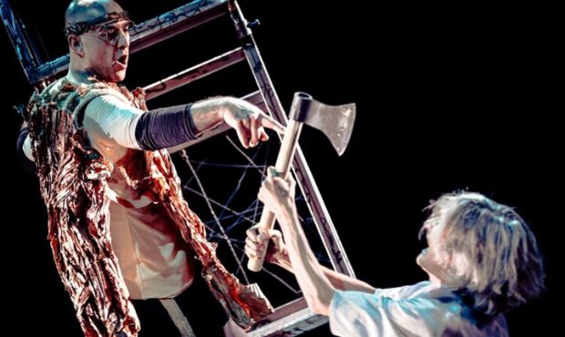 تمدید اجرای «عروس انار» همزمان با جابجایی به سالن تازه تمدید اجرای «عروس انار» همزمان با جابجایی به سالن تازه