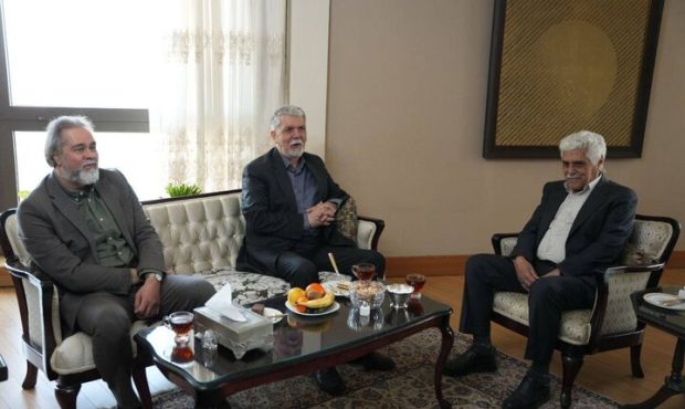 دیدار نوروزی وزیر ارشاد با هارون‌ یشایایی تهیه‌کننده پیشکسوت سینما