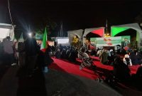 اکران سیار فیلم سینمایی «احمد» در سردر دانشگاه تهران