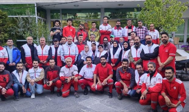 امروز جلیقه هلال احمر لباس احرام است /تقاضای مدیر هلال احمر از سینماگران چه بود