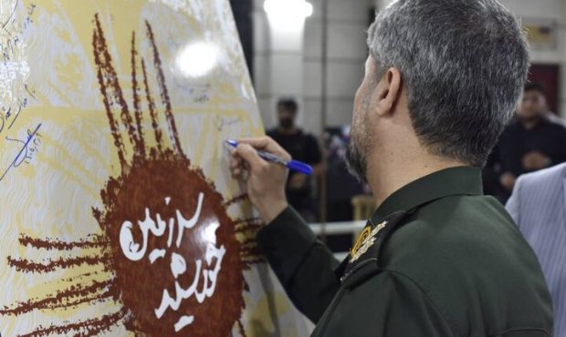قاب‌هایی از سینمای احمدرضا درویش روی دیوار «سرزمین خورشید»